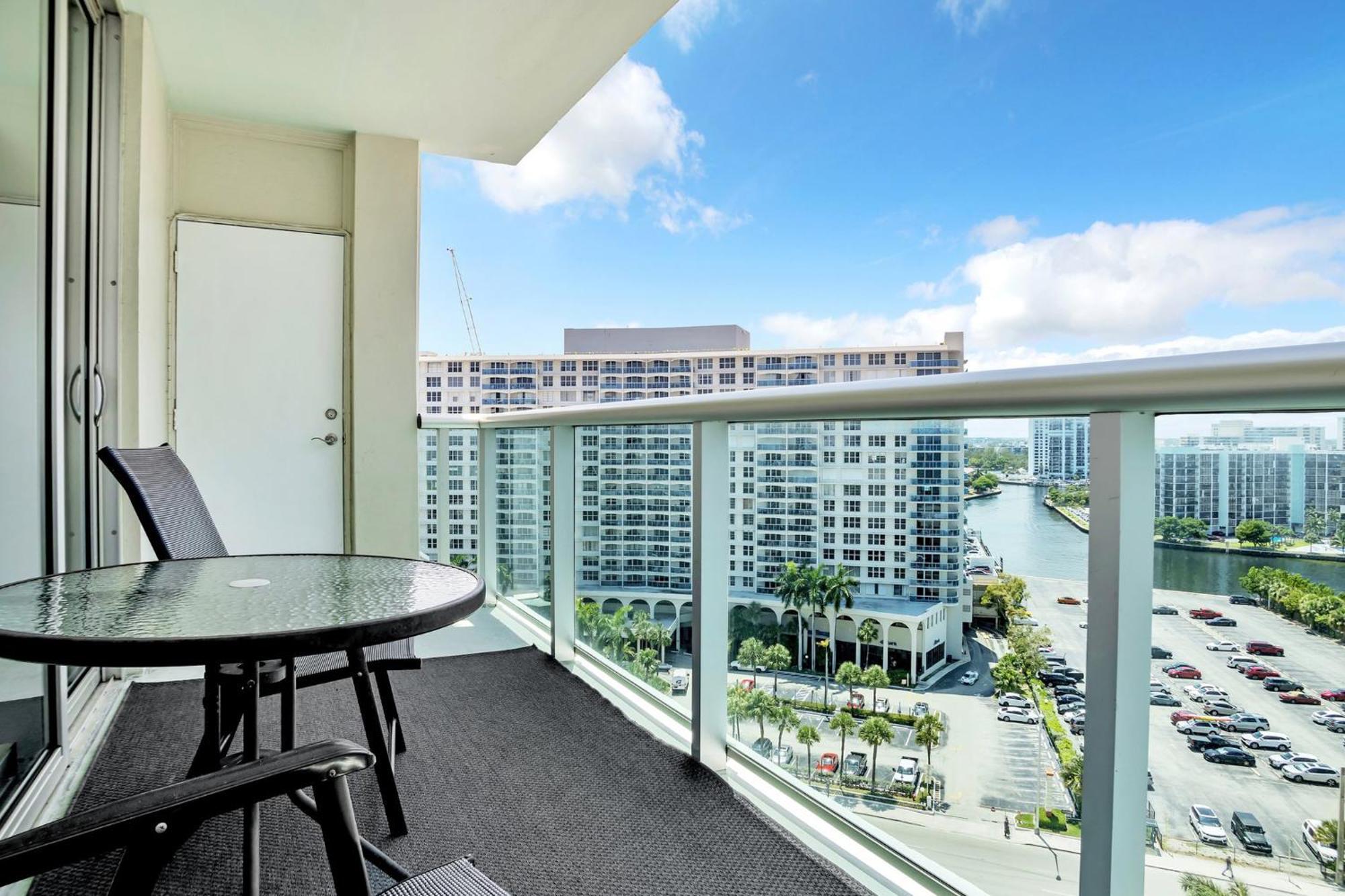 The Tides Apartments On The Beach ฮอลลีวูด ภายนอก รูปภาพ