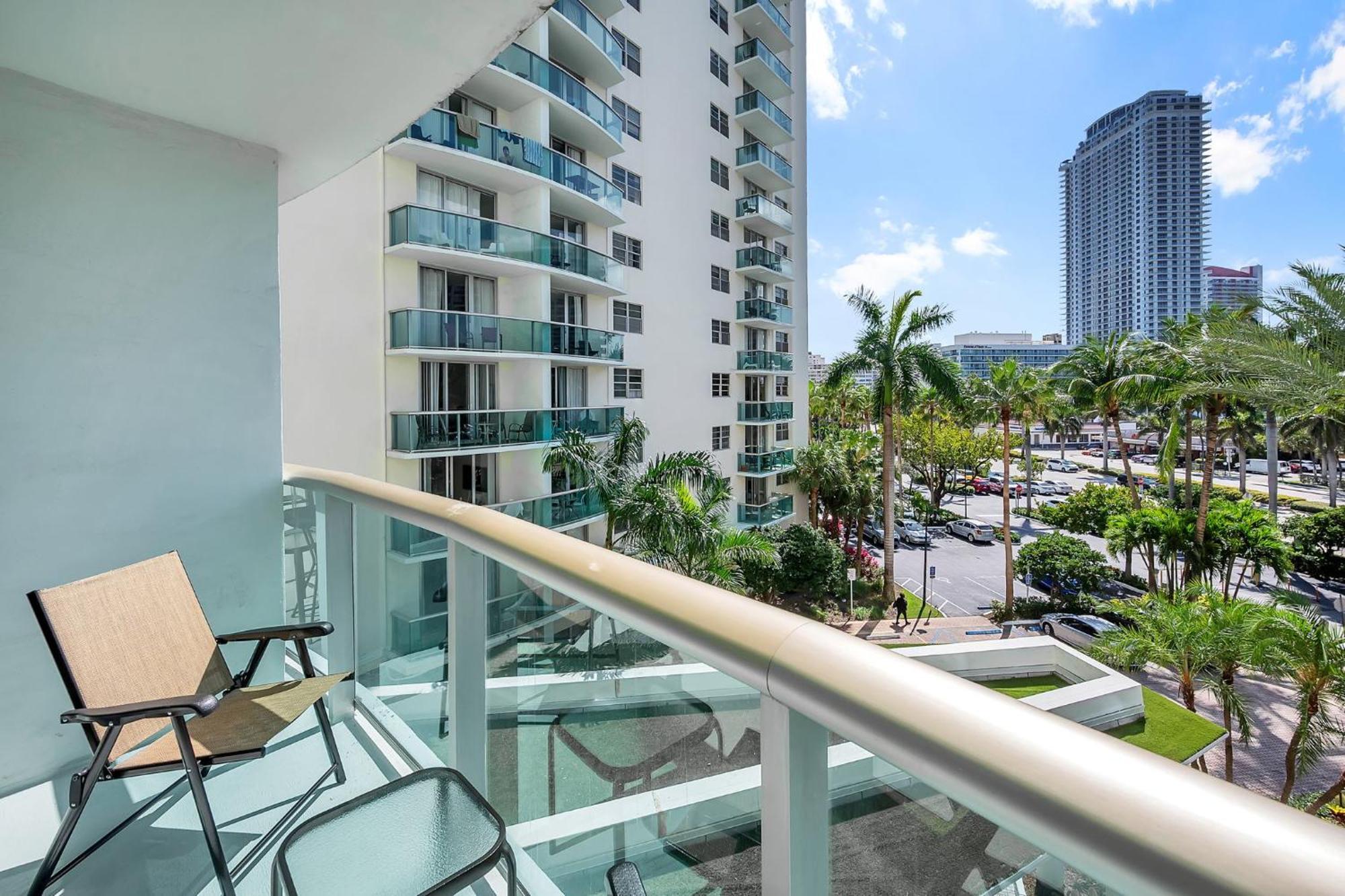 The Tides Apartments On The Beach ฮอลลีวูด ภายนอก รูปภาพ